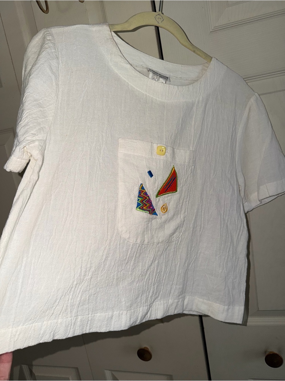 Vintage Classic White Short-Sleeve Pocket Blouse with Colorful Embroidery